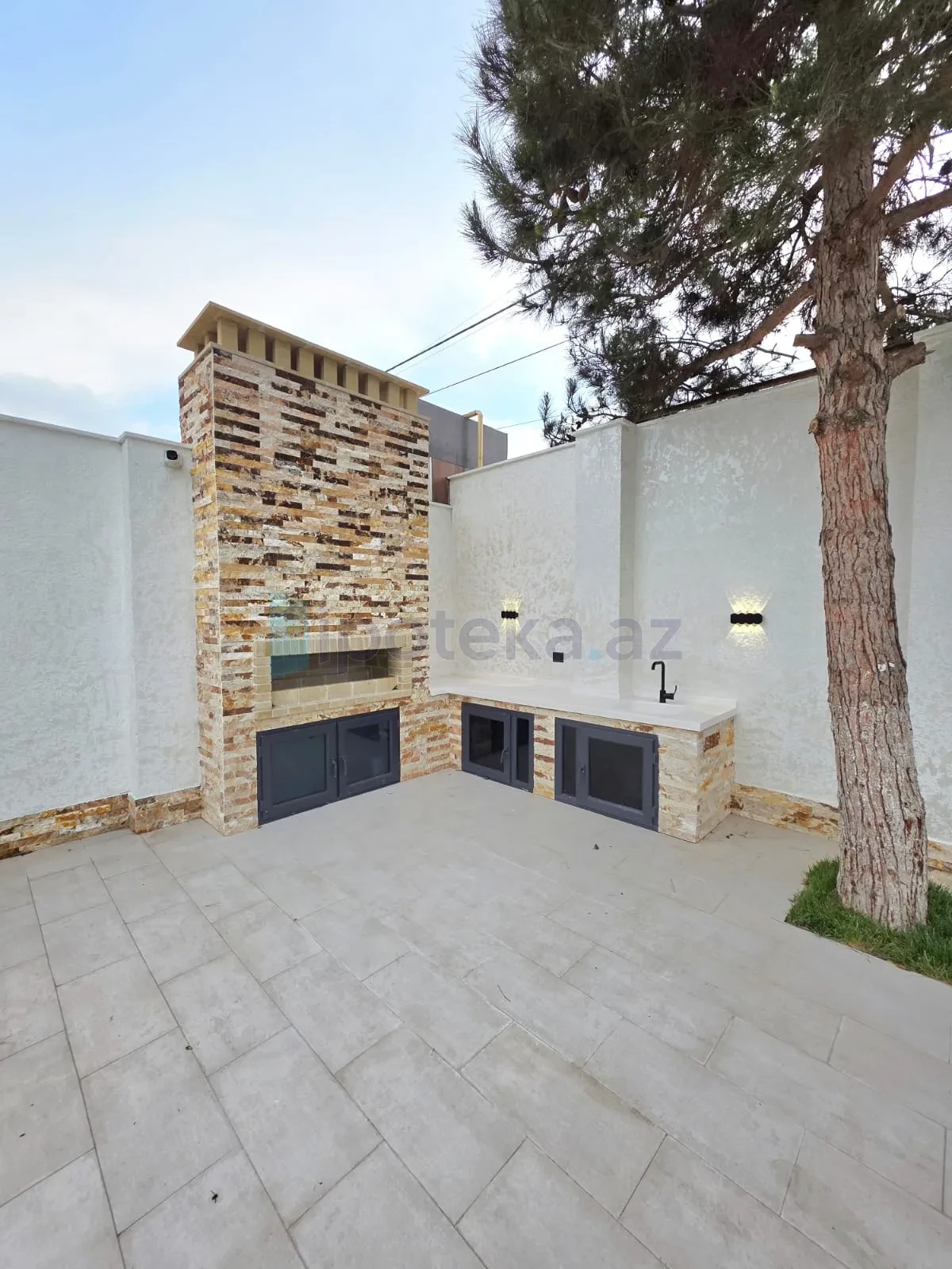 Satılır 5 otaqlı mənzil 250 m²