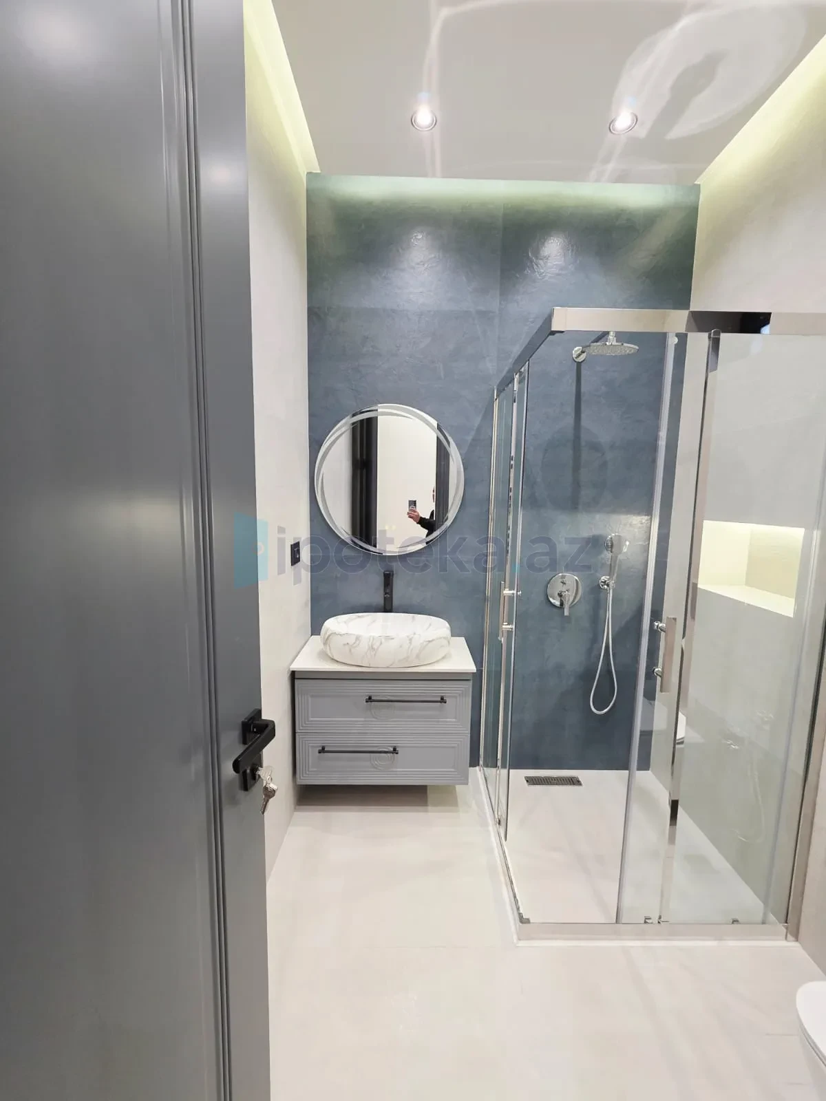 Satılır 5 otaqlı mənzil 250 m²