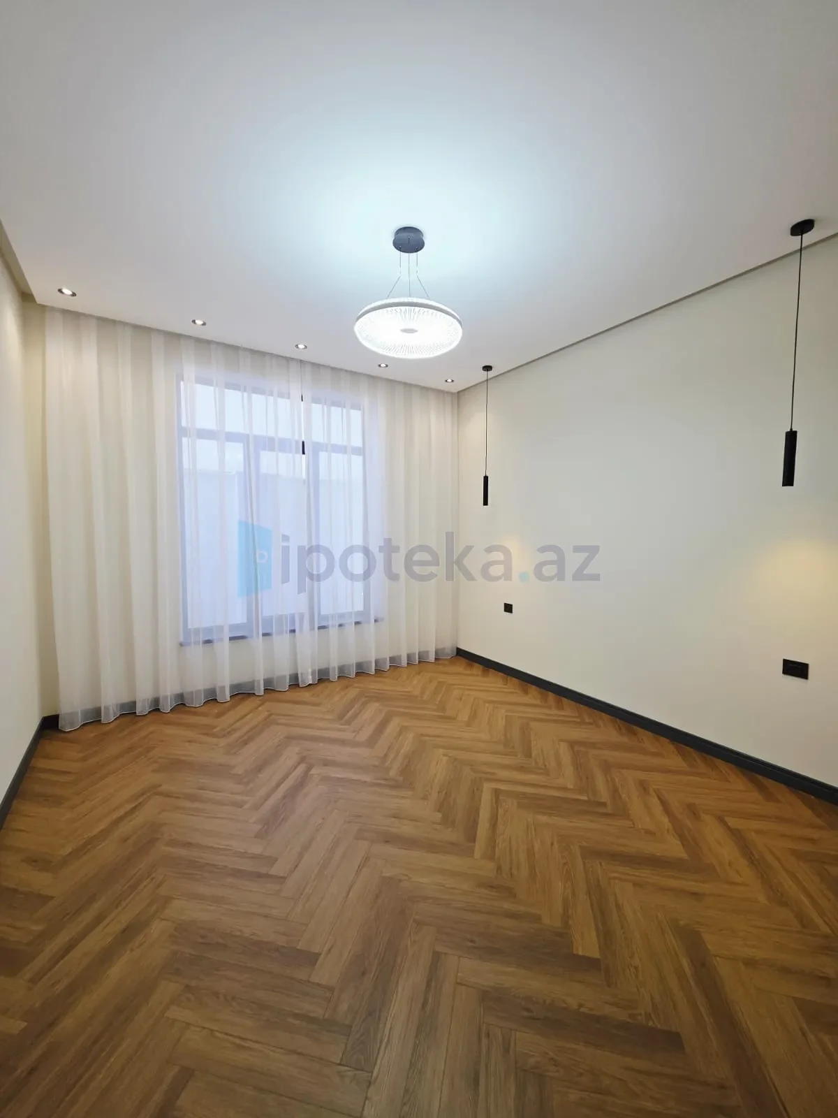 Satılır 5 otaqlı mənzil 250 m²