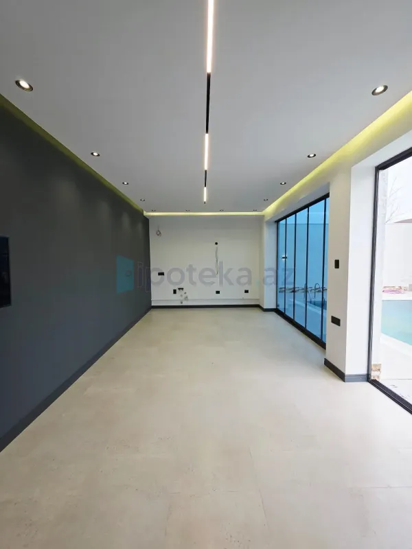 Satılır 5 otaqlı mənzil 250 m²