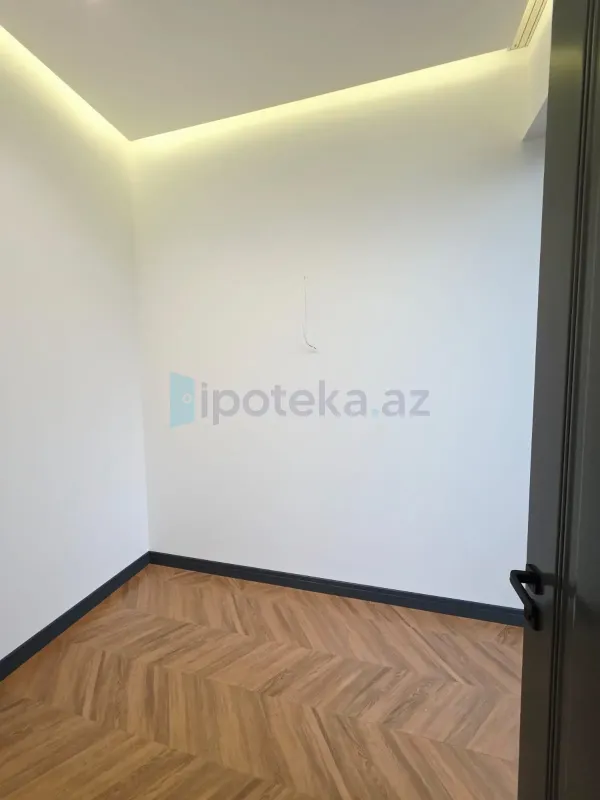 Satılır 5 otaqlı mənzil 250 m²