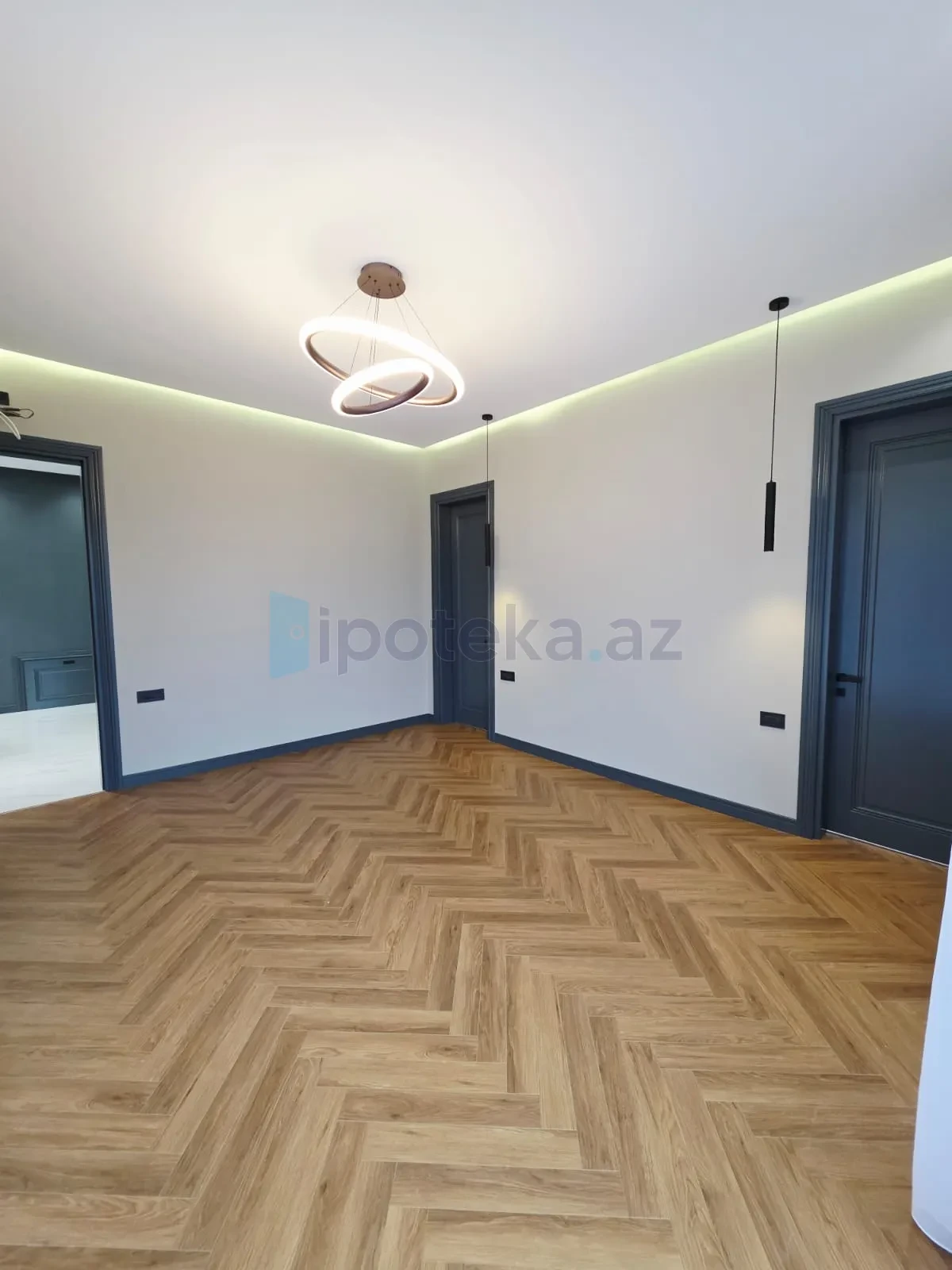 Satılır 5 otaqlı mənzil 250 m²