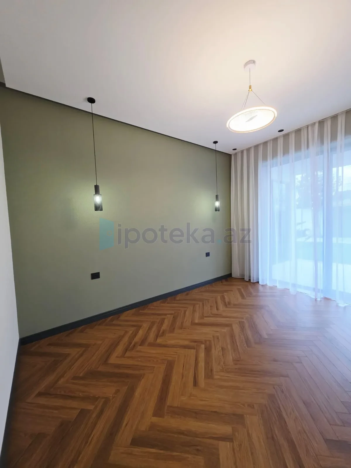 Satılır 5 otaqlı mənzil 250 m²