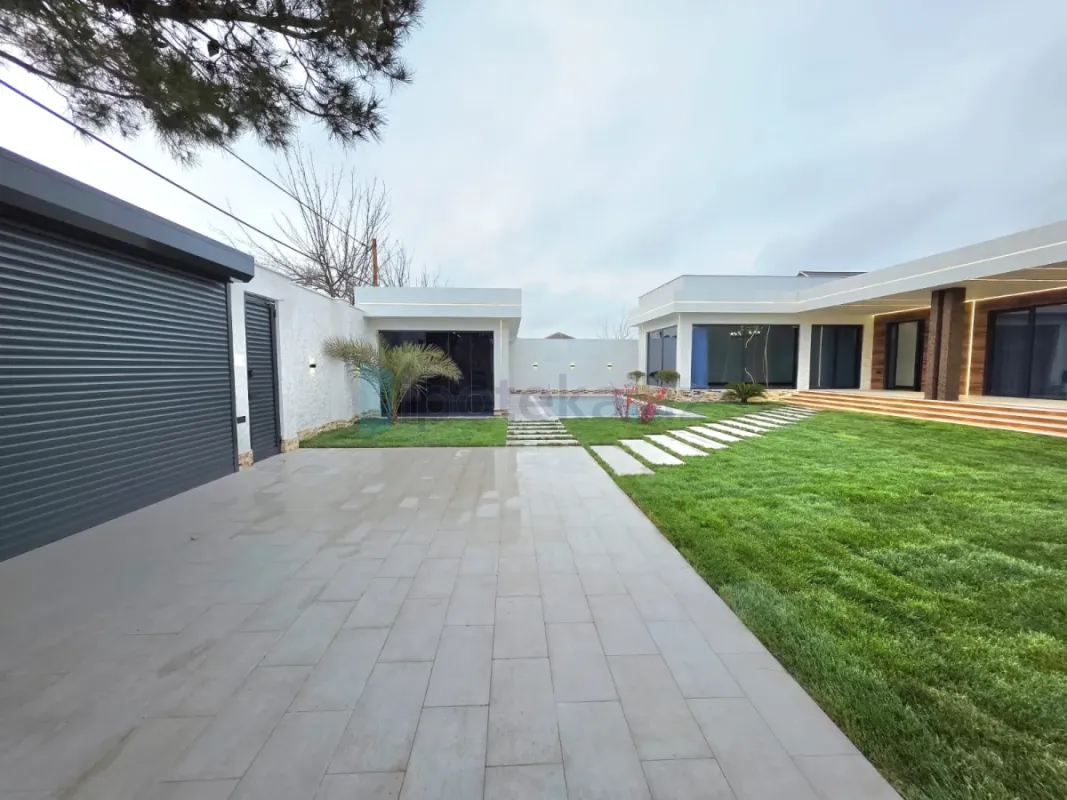 Satılır 5 otaqlı mənzil 250 m²