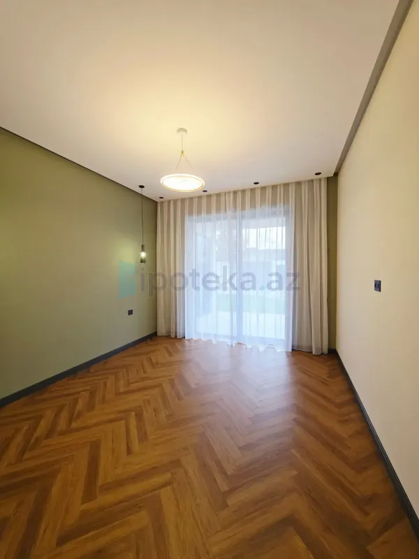 Satılır 5 otaqlı mənzil 250 m²
