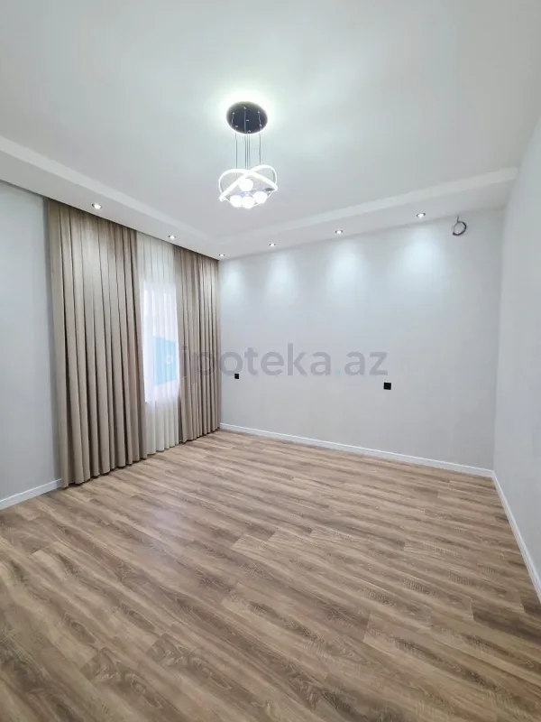 Satılır 4 otaqlı mənzil 120 m²