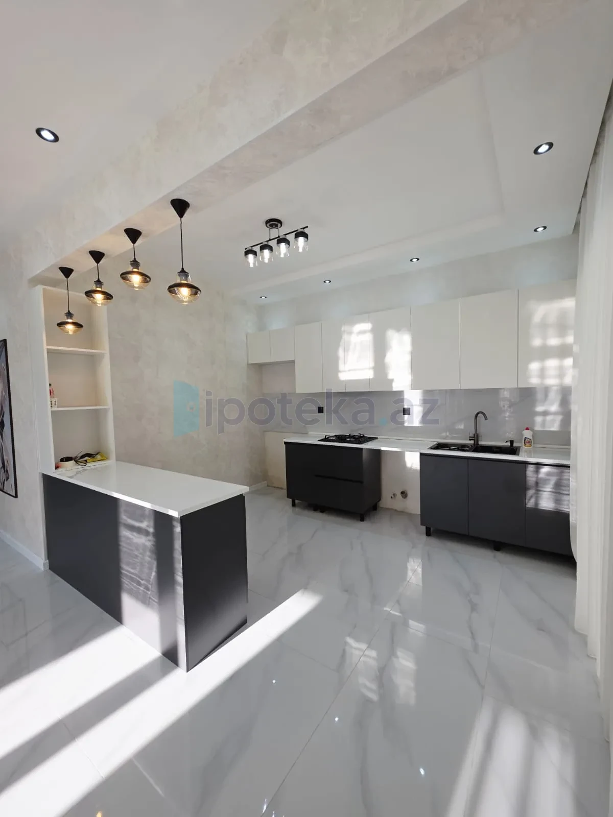 Satılır 4 otaqlı mənzil 120 m²