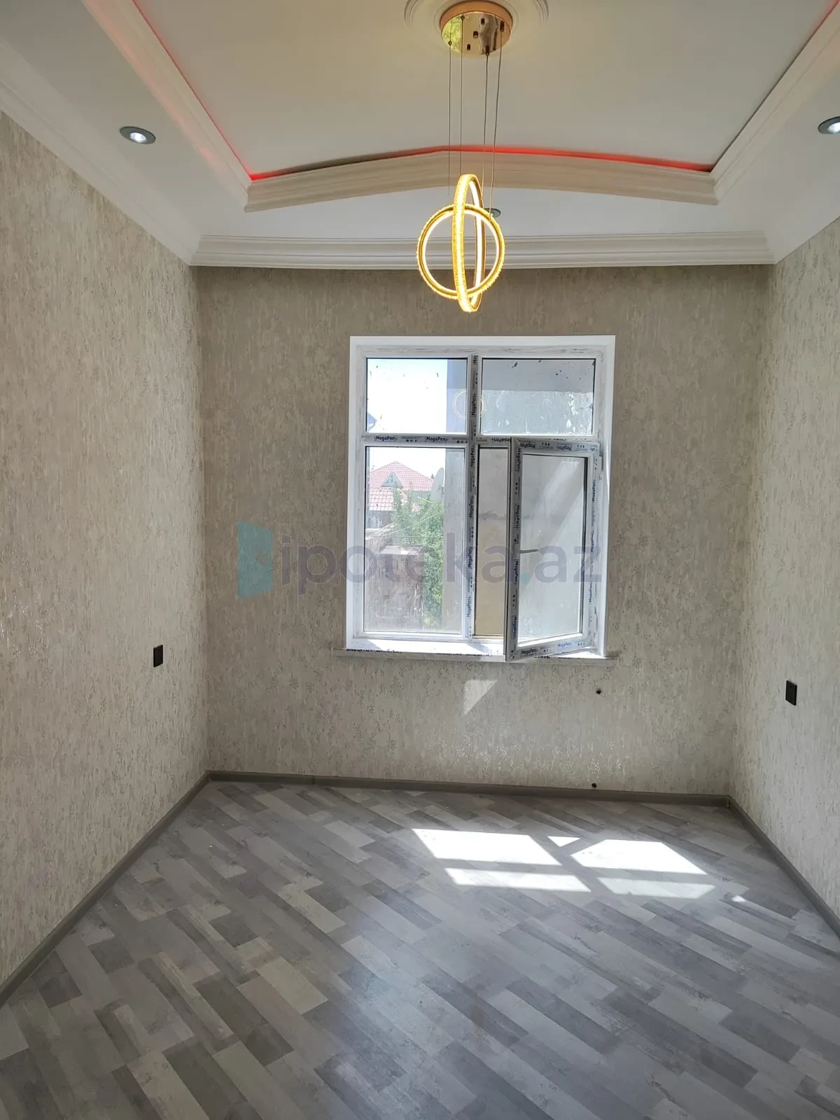 Satılır 7 otaqlı mənzil 190 m²