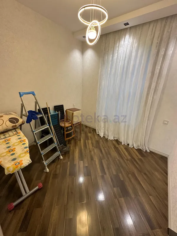 Satılır 6 otaqlı həyət evi 220 m²