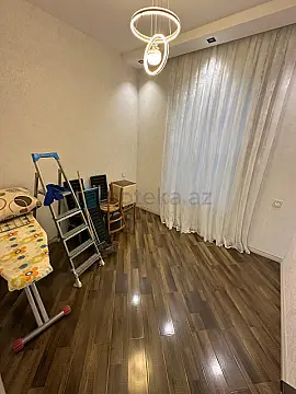 Satılır 6 otaqlı həyət evi 220 m²