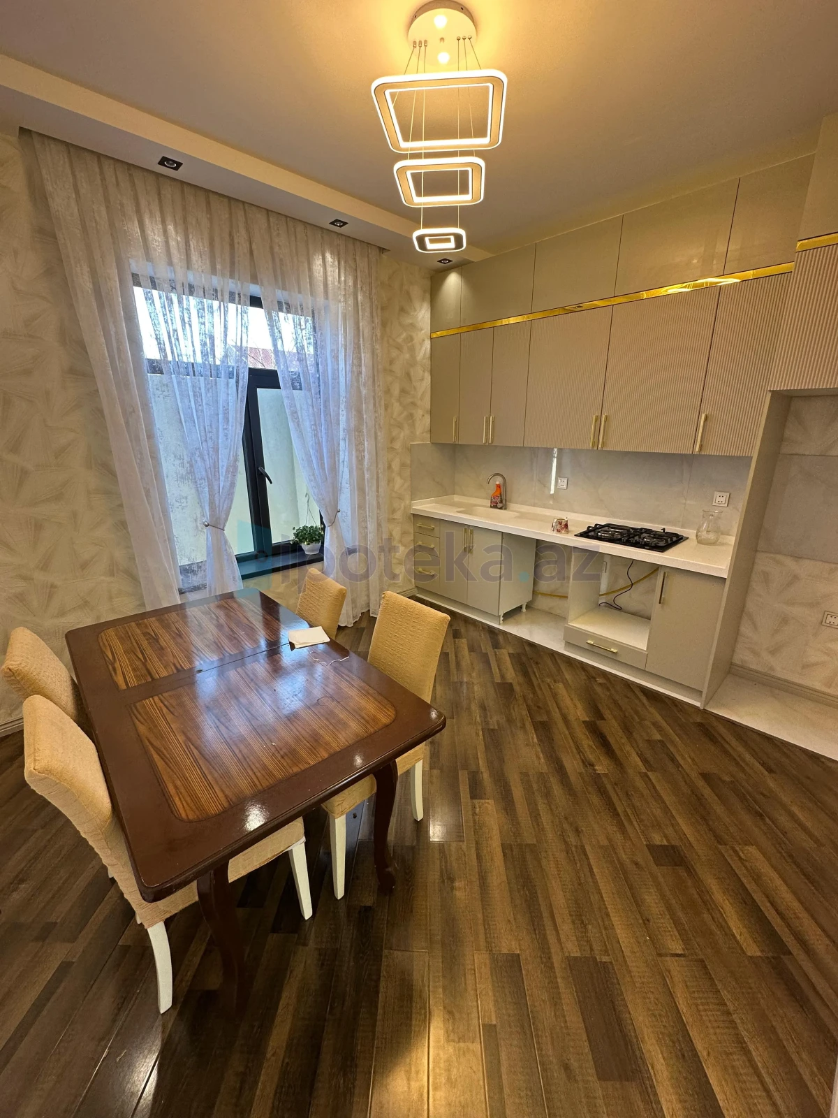 Satılır 6 otaqlı həyət evi 220 m²