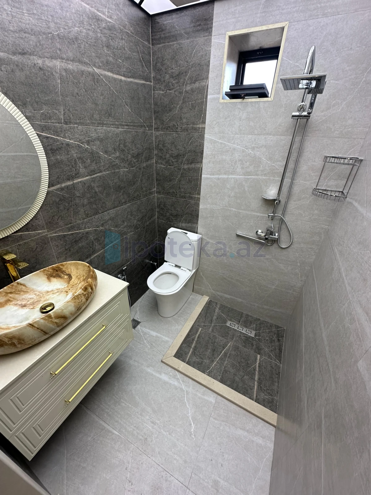 Satılır 6 otaqlı həyət evi 220 m²