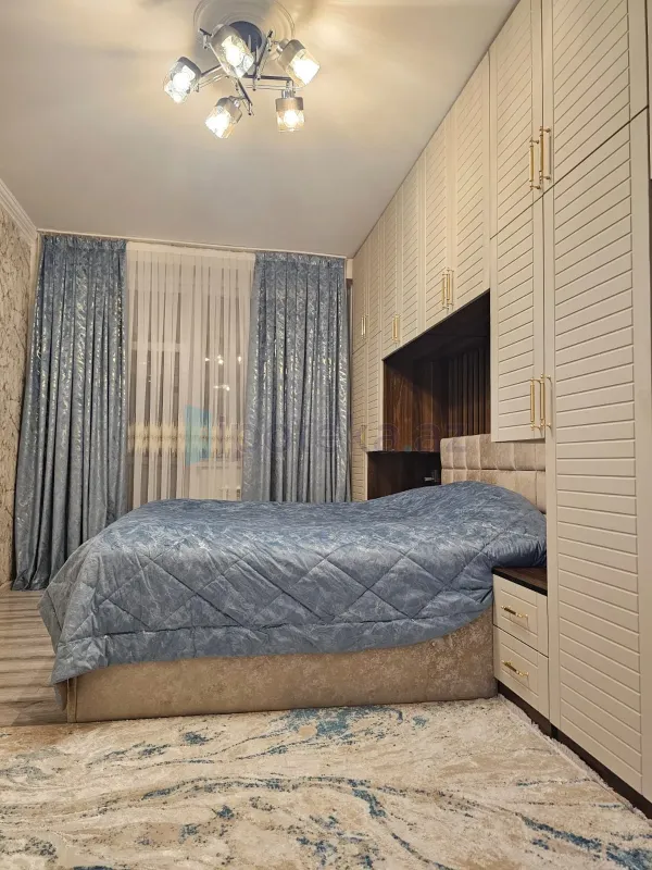 Satılır 2 otaqlı köhnə tikili 65 m²