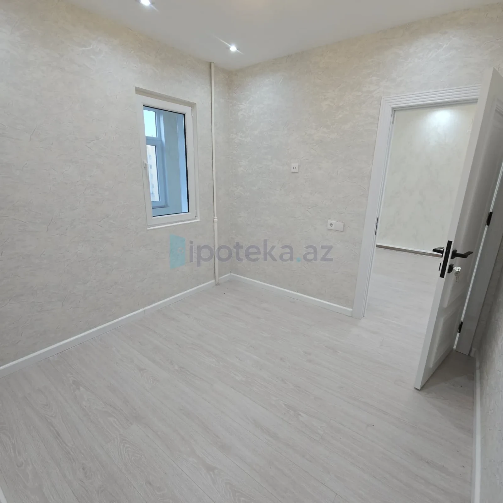 Satılır 2 otaqlı köhnə tikili 43 m²