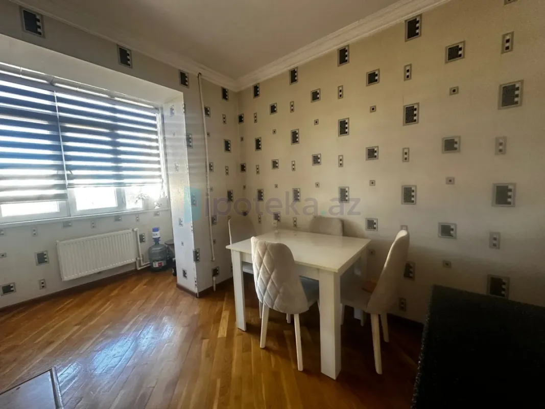 Satılır 3 otaqlı köhnə tikili 84 m²