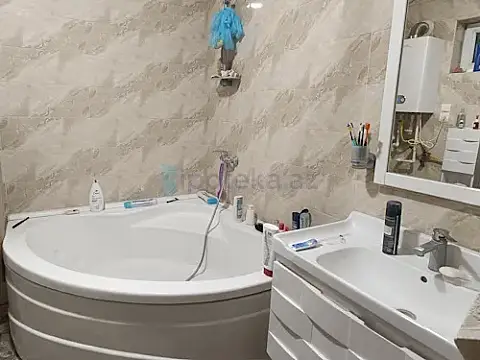 Satılır 6 otaqlı mənzil 254 m²