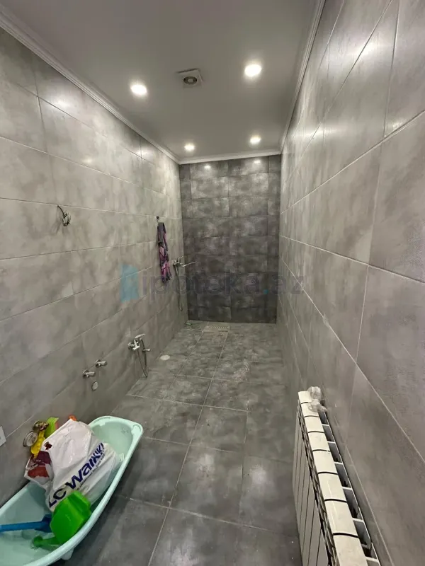 Satılır 4 otaqlı həyət evi 200 m²