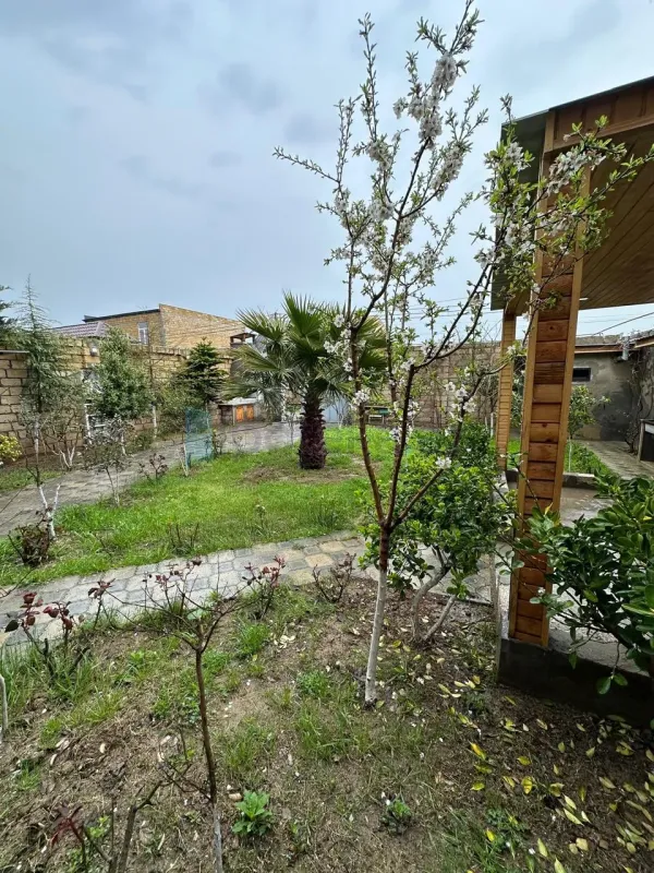 Satılır 4 otaqlı həyət evi 200 m²