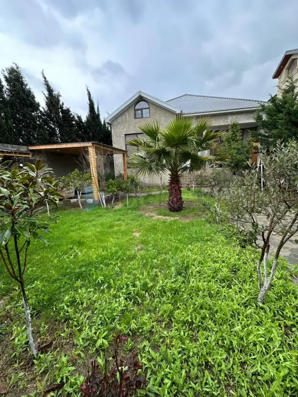 Satılır 4 otaqlı həyət evi 200 m²