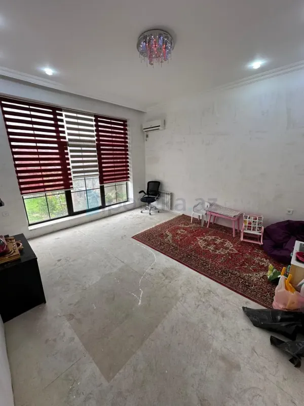 Satılır 4 otaqlı həyət evi 200 m²