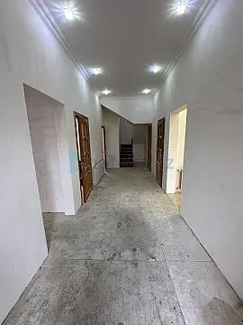 Satılır 4 otaqlı həyət evi 200 m²