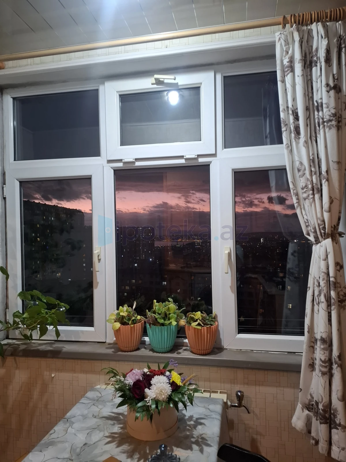 Satılır 2 otaqlı köhnə tikili 54 m²