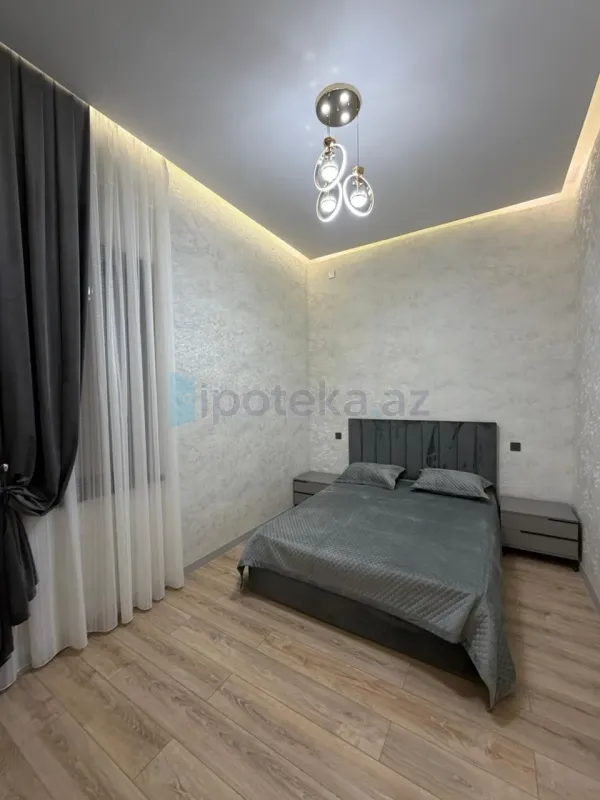 Satılır 4 otaqlı mənzil 150 m²