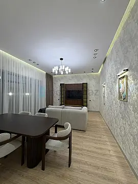 Satılır 4 otaqlı mənzil 150 m²
