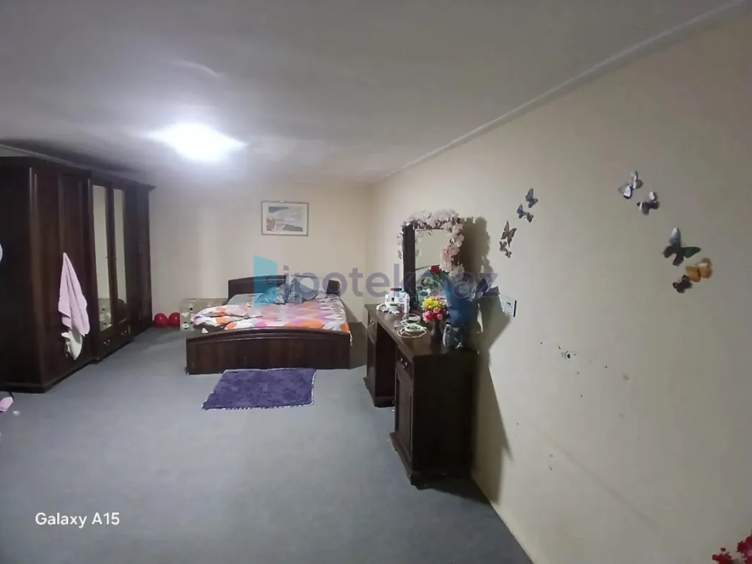 Satılır 9 otaqlı həyət evi 230 m²