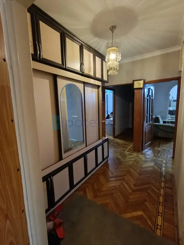Satılır 5 otaqlı köhnə tikili 120 m²
