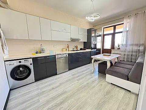 Satılır 2 otaqlı yeni tikili 82 m²
