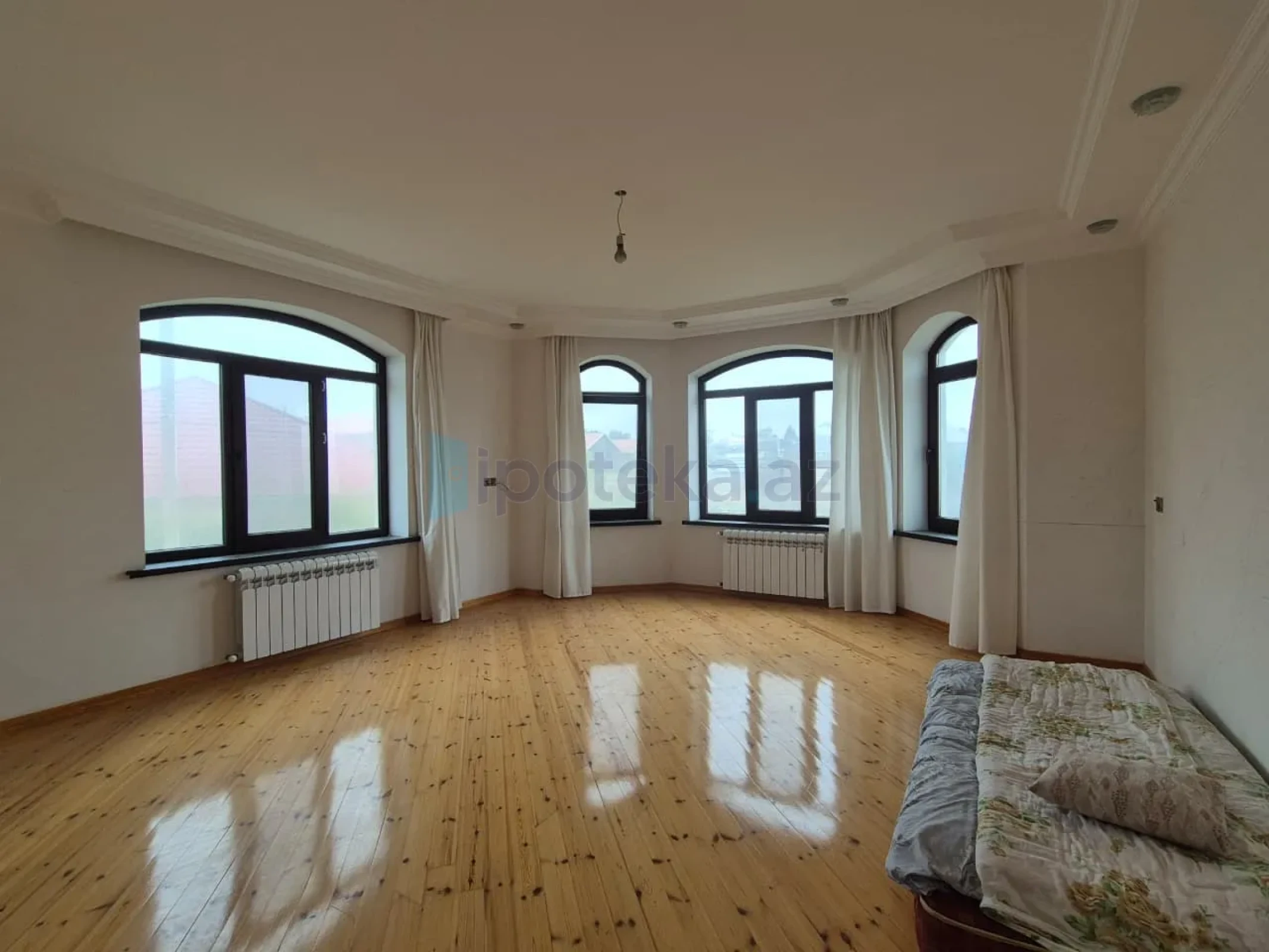 Satılır 4 otaqlı həyət evi