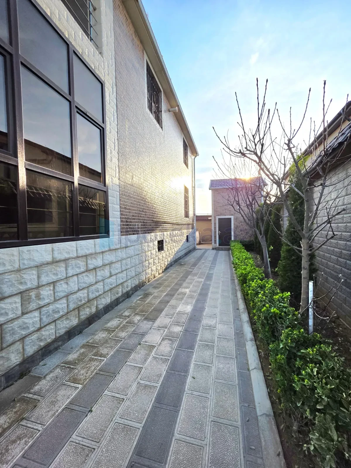 Satılır 6 otaqlı mənzil 300 m²
