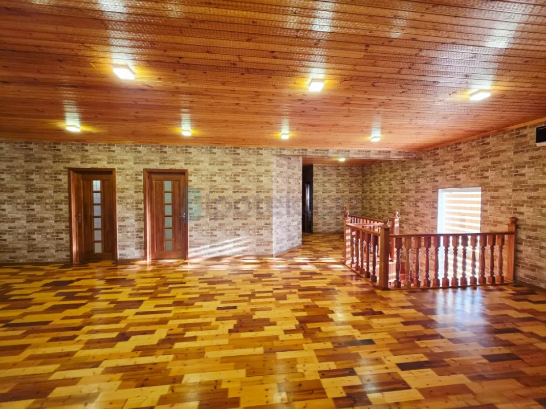 Satılır 6 otaqlı mənzil 300 m²