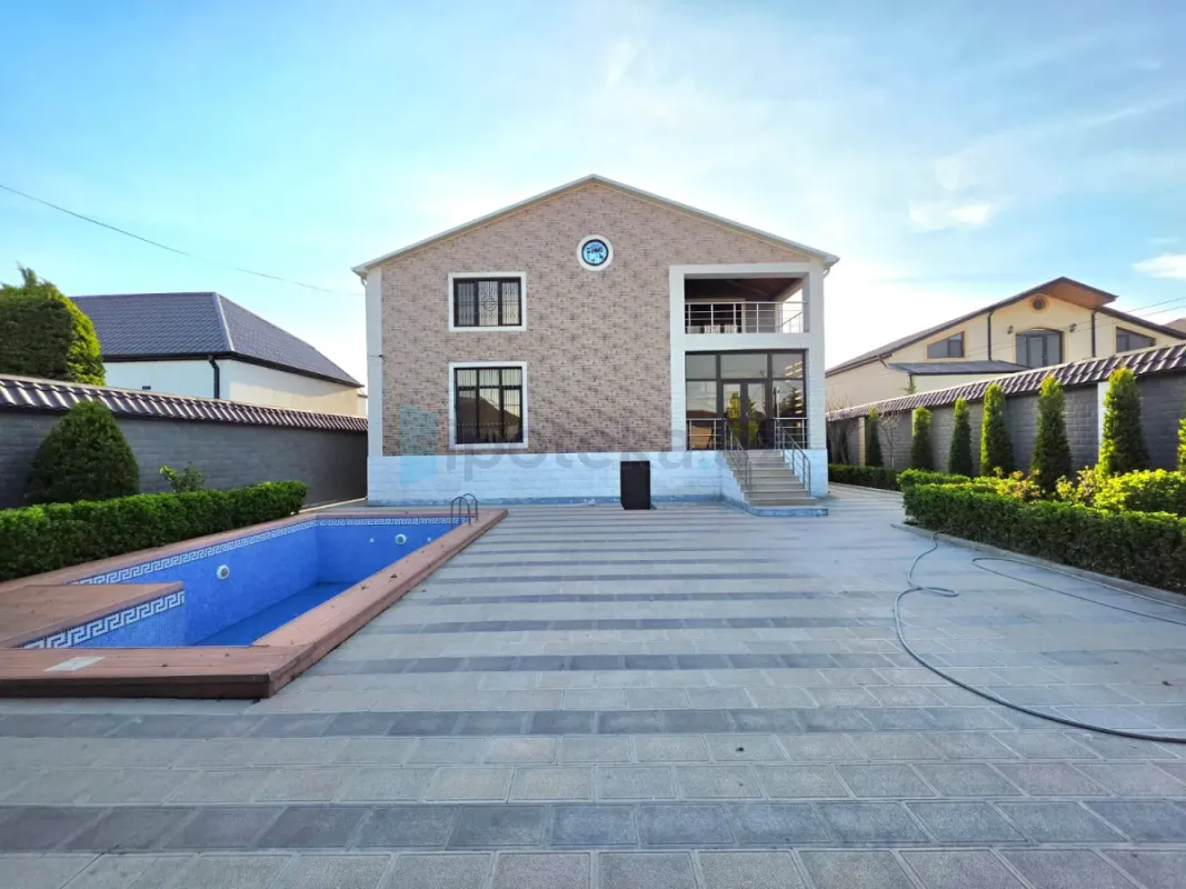 Satılır 6 otaqlı mənzil 300 m²