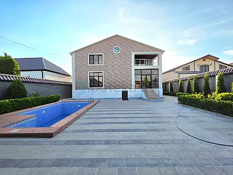 Satılır 6 otaqlı mənzil 300 m²