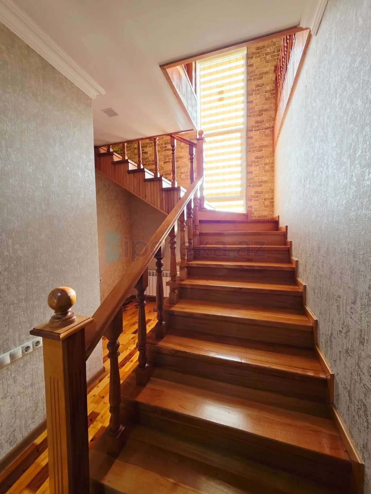 Satılır 6 otaqlı mənzil 300 m²