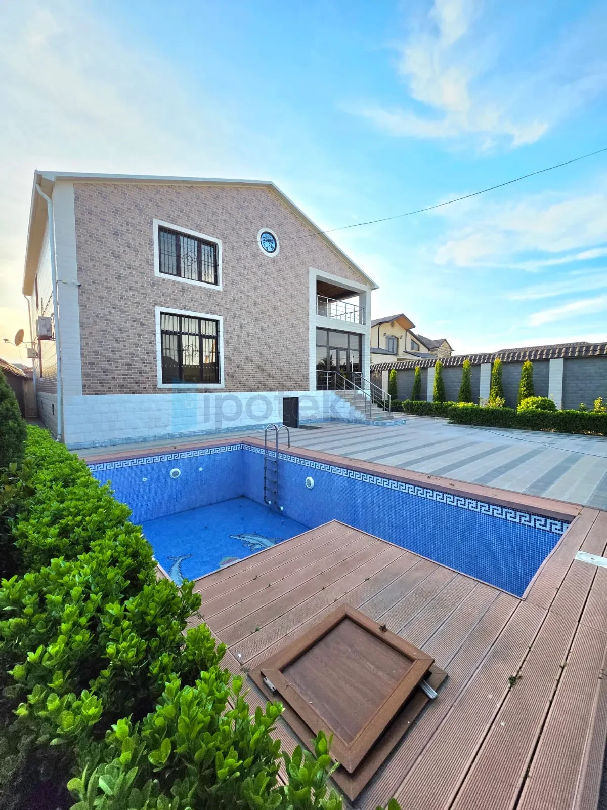 Satılır 6 otaqlı mənzil 300 m²