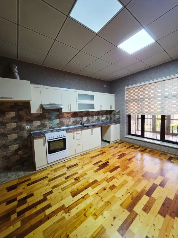 Satılır 6 otaqlı mənzil 300 m²