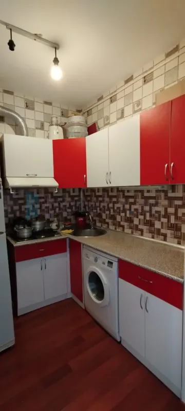 Satılır 2 otaqlı köhnə tikili 65 m²