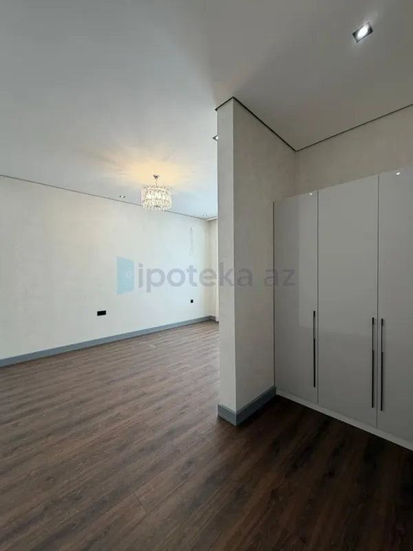 Satılır 5 otaqlı mənzil 280 m²