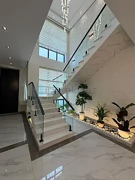 Satılır 5 otaqlı mənzil 280 m²