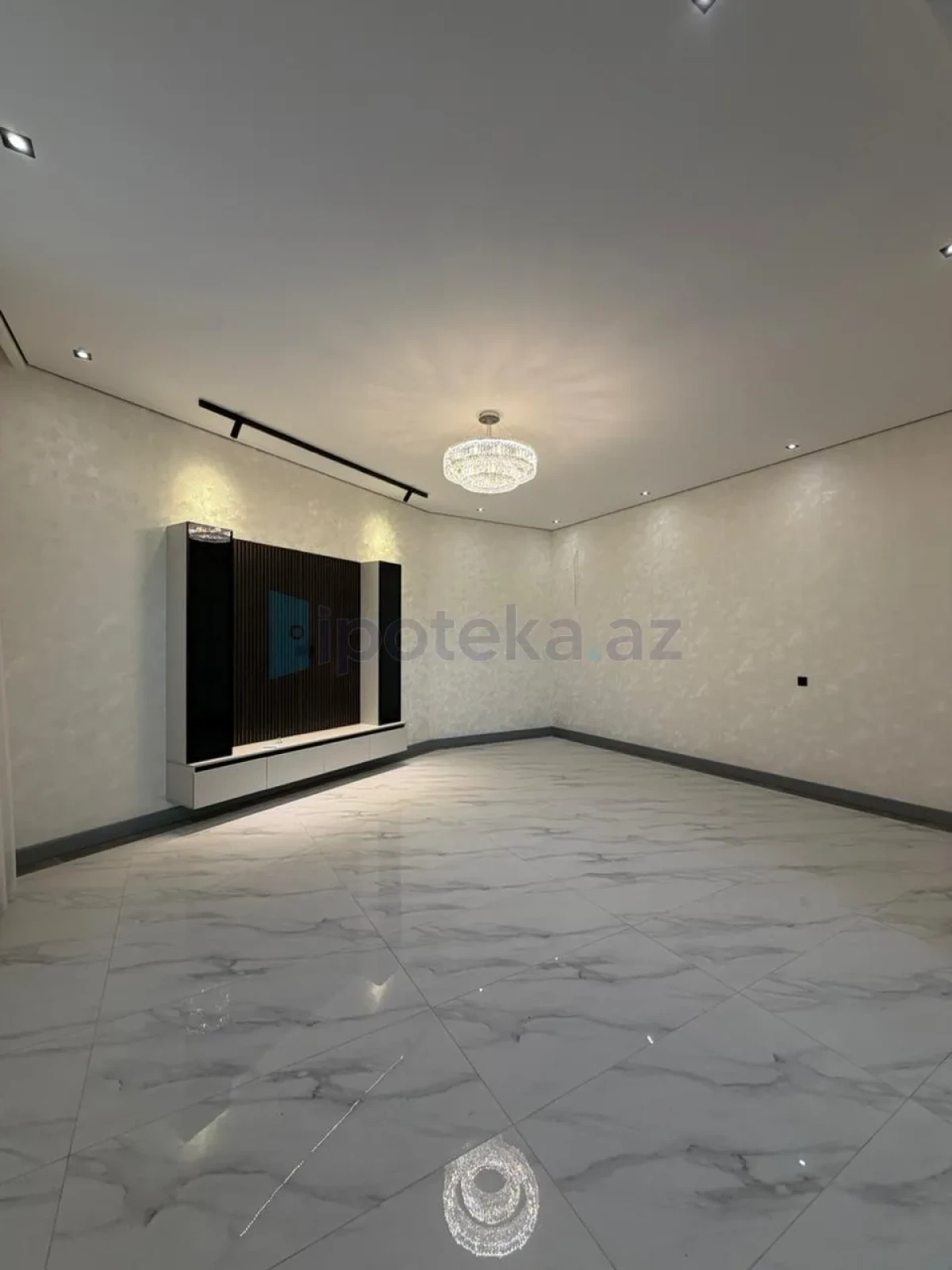 Satılır 5 otaqlı mənzil 280 m²