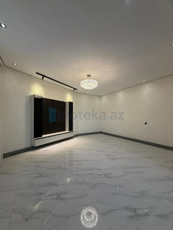 Satılır 5 otaqlı mənzil 280 m²