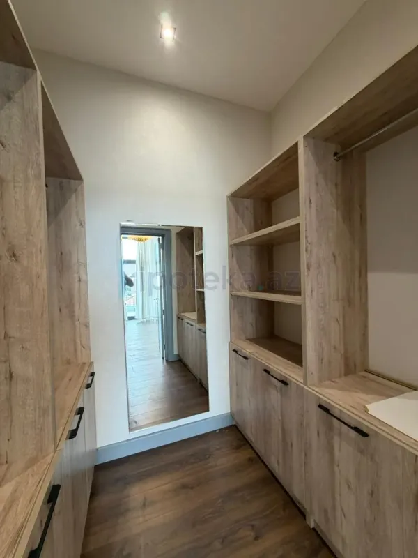 Satılır 5 otaqlı mənzil 280 m²