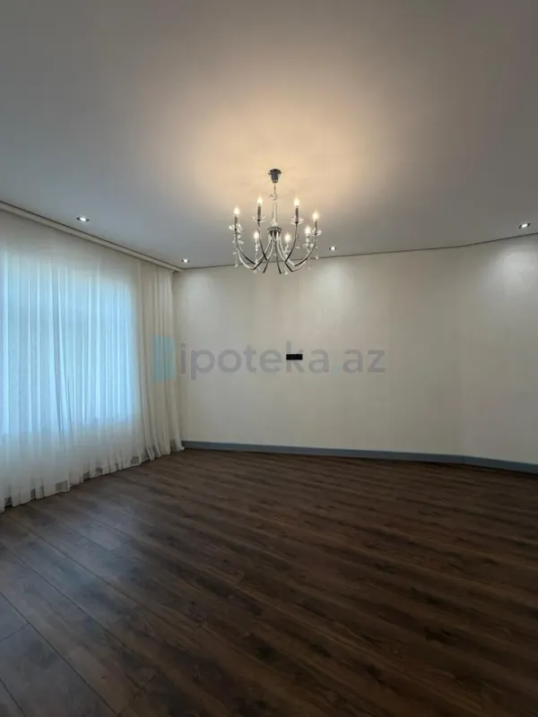 Satılır 5 otaqlı mənzil 280 m²