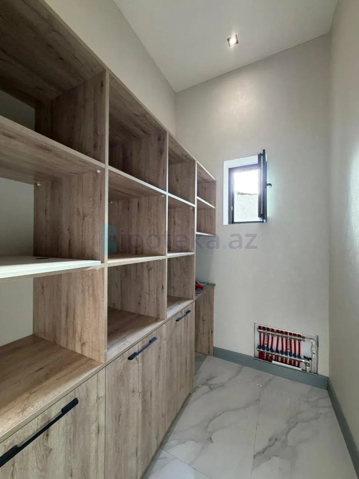 Satılır 5 otaqlı mənzil 280 m²
