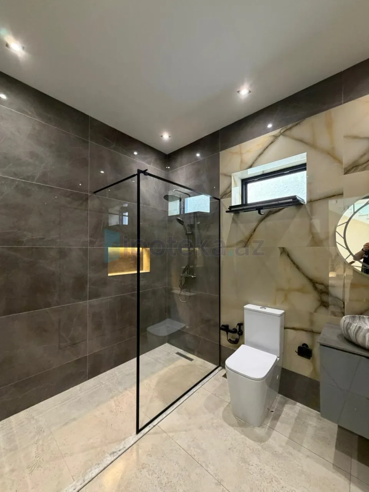 Satılır 5 otaqlı mənzil 280 m²