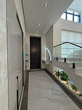 Satılır 5 otaqlı mənzil 280 m²