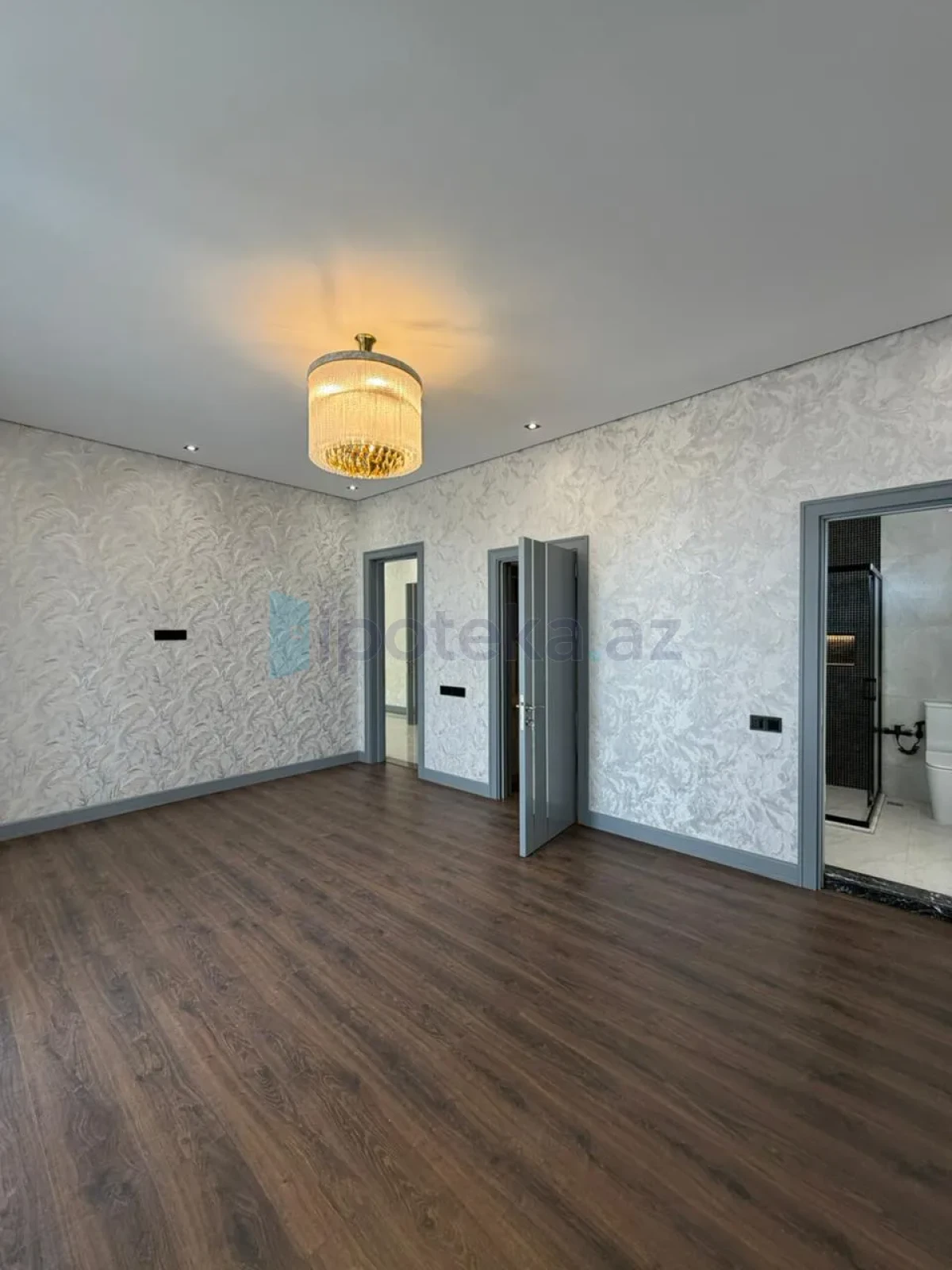 Satılır 5 otaqlı mənzil 280 m²